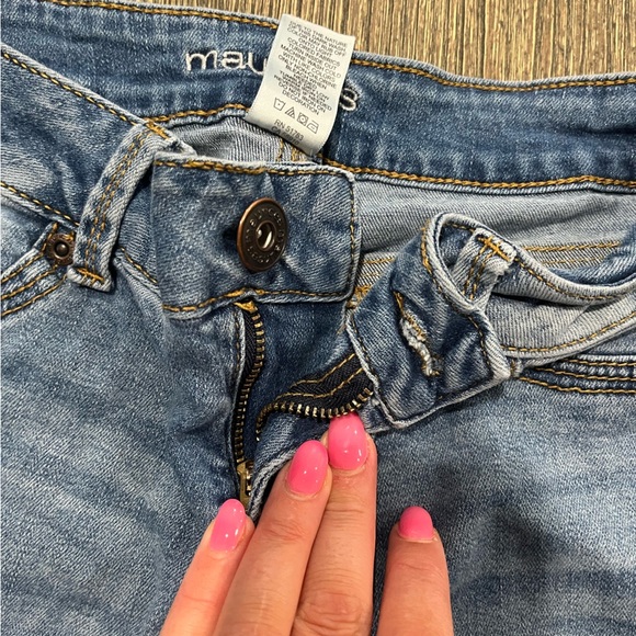 Maurices Jeans Slim Straight Distressed Cotton Denim Light Wash Blue Size XS - Picture 8 of 9